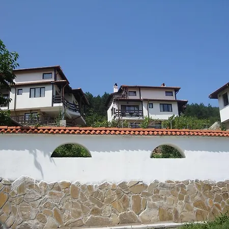 Bella Terra - 2 Villas Pensionat Gostilitsa