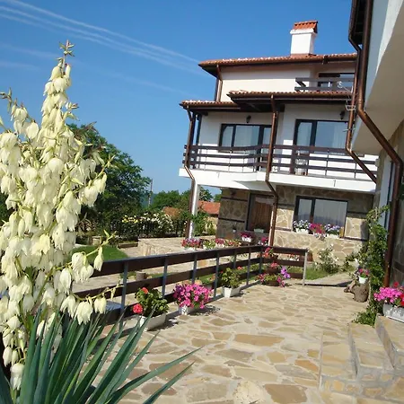 Pensionat Bella Terra - 2 Villas Gostilitsa